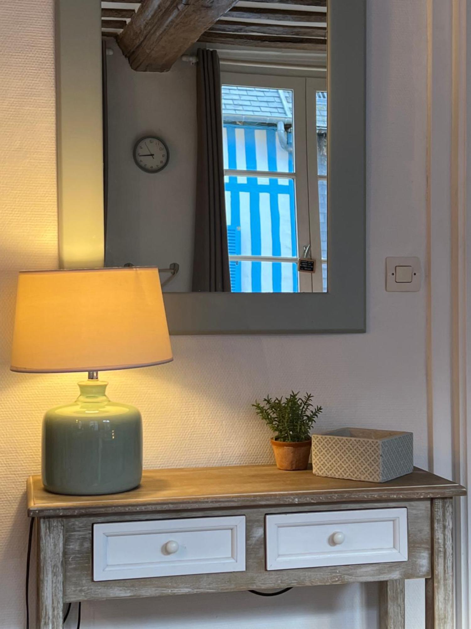 Une Pause Chez Julien, Appartement Lumineux Et Idealement Situe! Honfleur Eksteriør bilde